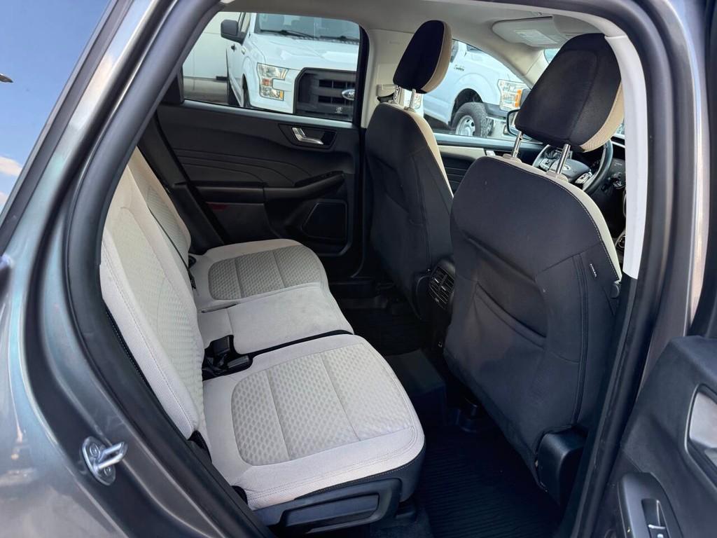 Ford Escape Vehicle Full-screen Gallery Image 15