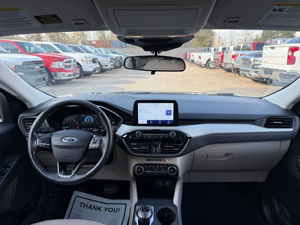 Ford Escape Vehicle Full-screen Gallery Image 17