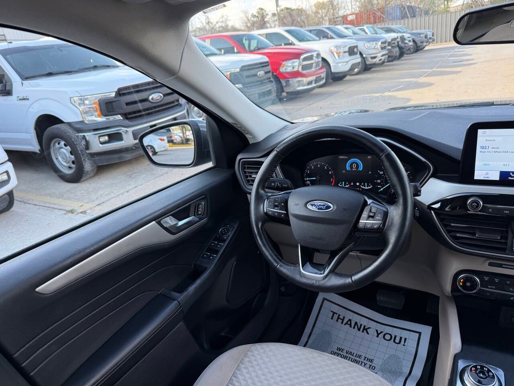 Ford Escape Vehicle Full-screen Gallery Image 19