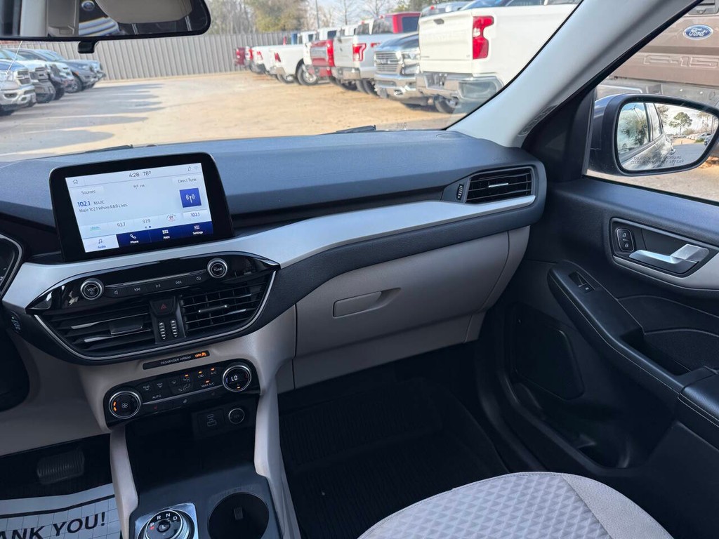 Ford Escape Vehicle Full-screen Gallery Image 20