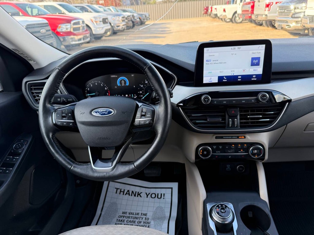 Ford Escape Vehicle Full-screen Gallery Image 21