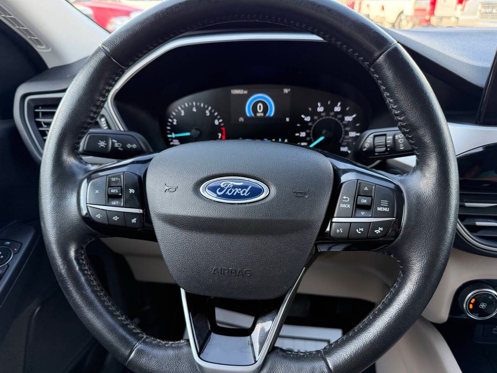 Ford Escape Vehicle Full-screen Gallery Image 23