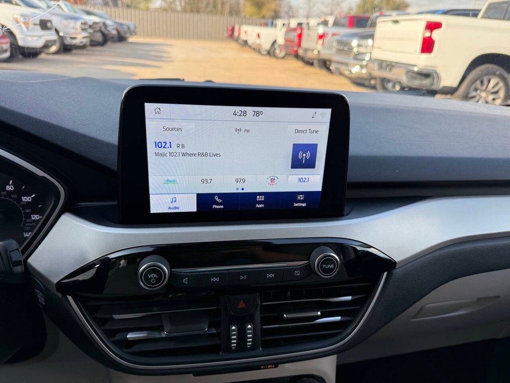 Ford Escape Vehicle Full-screen Gallery Image 24