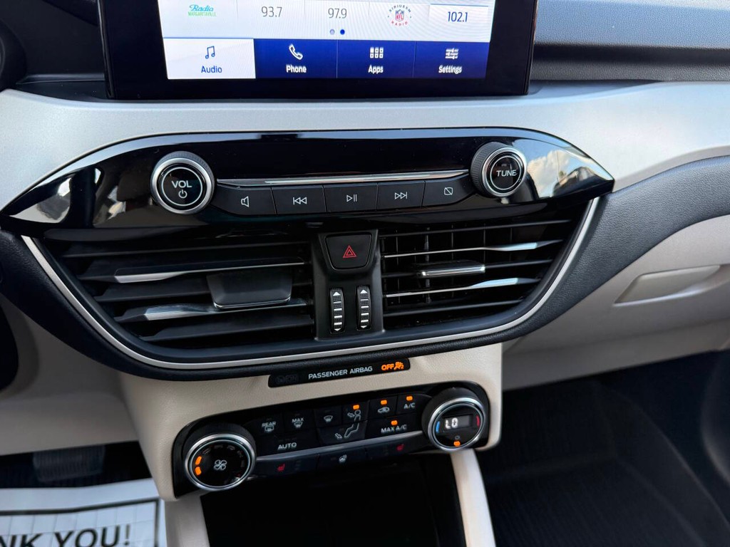 Ford Escape Vehicle Full-screen Gallery Image 27