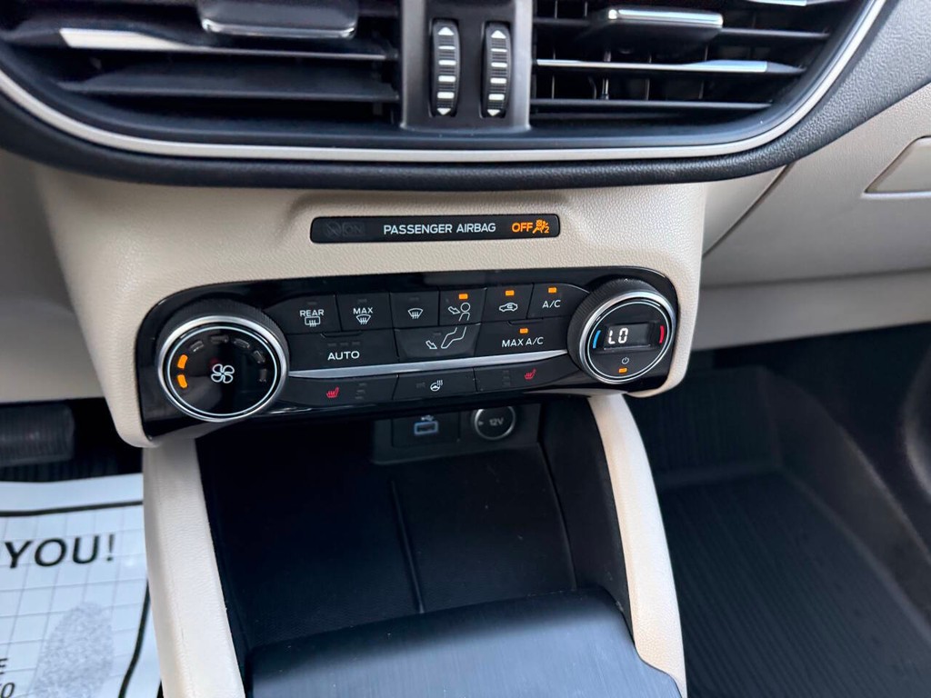 Ford Escape Vehicle Full-screen Gallery Image 28