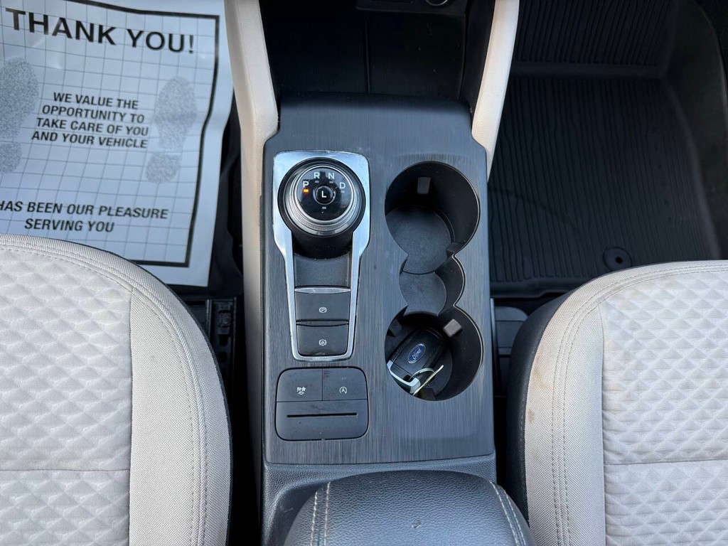 Ford Escape Vehicle Full-screen Gallery Image 29