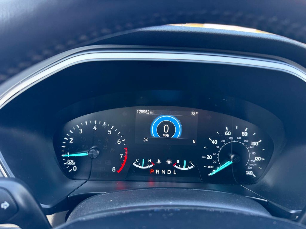 Ford Escape Vehicle Full-screen Gallery Image 31