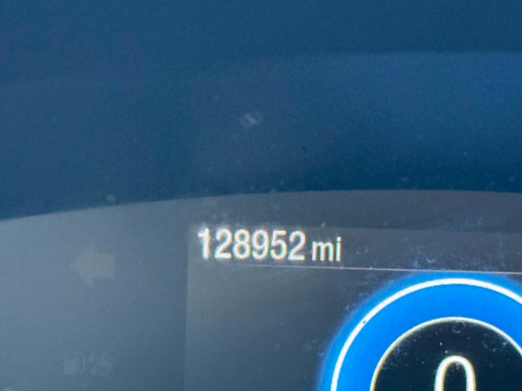 Ford Escape Vehicle Full-screen Gallery Image 32