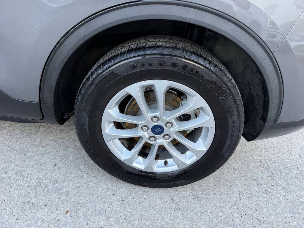 Ford Escape Vehicle Full-screen Gallery Image 35