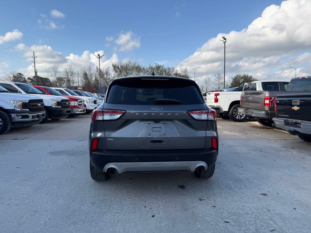 Ford Escape Vehicle Full-screen Gallery Image 37