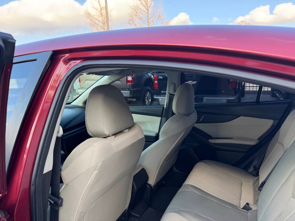 Subaru Impreza Vehicle Full-screen Gallery Image 12