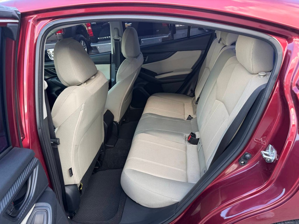 Subaru Impreza Vehicle Full-screen Gallery Image 13