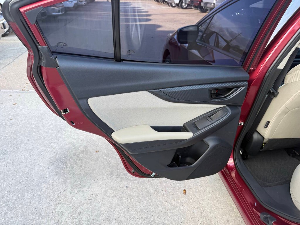 Subaru Impreza Vehicle Full-screen Gallery Image 14