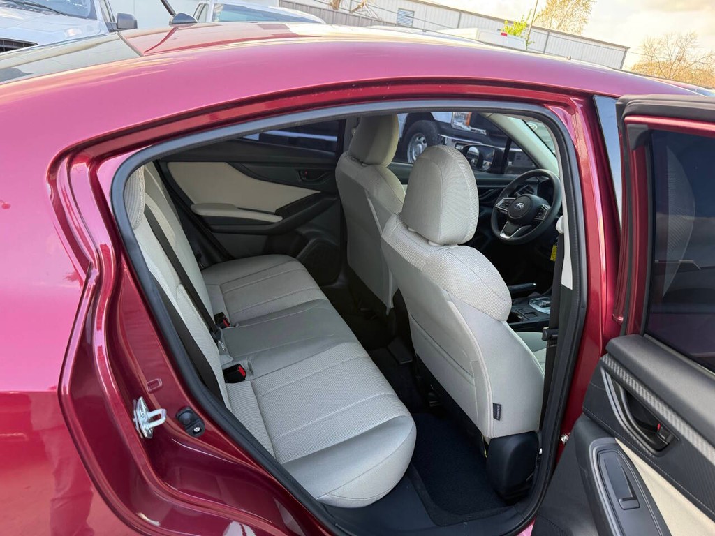 Subaru Impreza Vehicle Full-screen Gallery Image 15