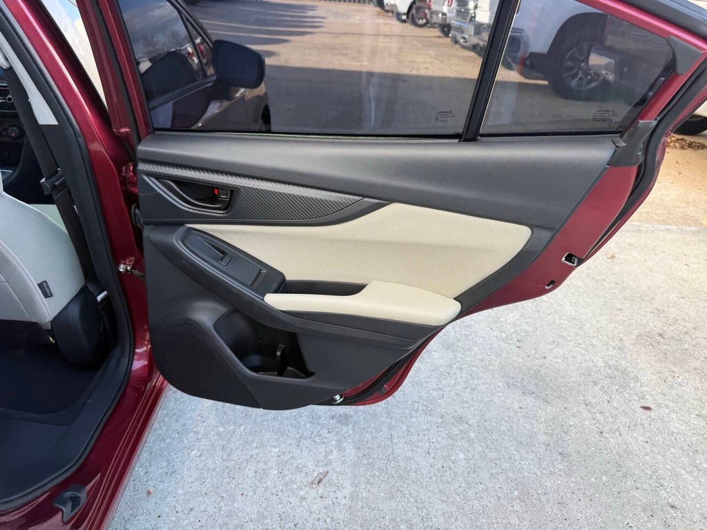 Subaru Impreza Vehicle Full-screen Gallery Image 16