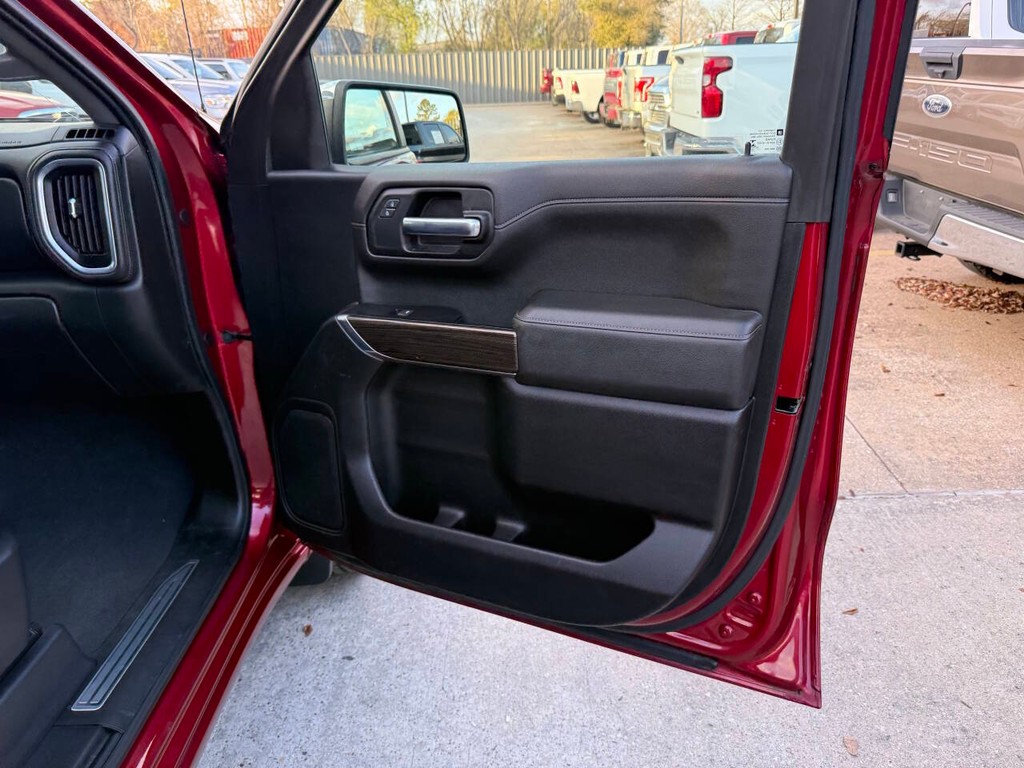 Chevrolet Silverado 1500 Vehicle Full-screen Gallery Image 11