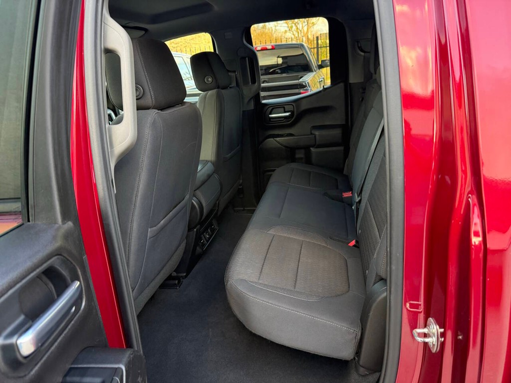 Chevrolet Silverado 1500 Vehicle Full-screen Gallery Image 13