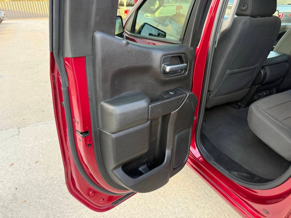 Chevrolet Silverado 1500 Vehicle Full-screen Gallery Image 14