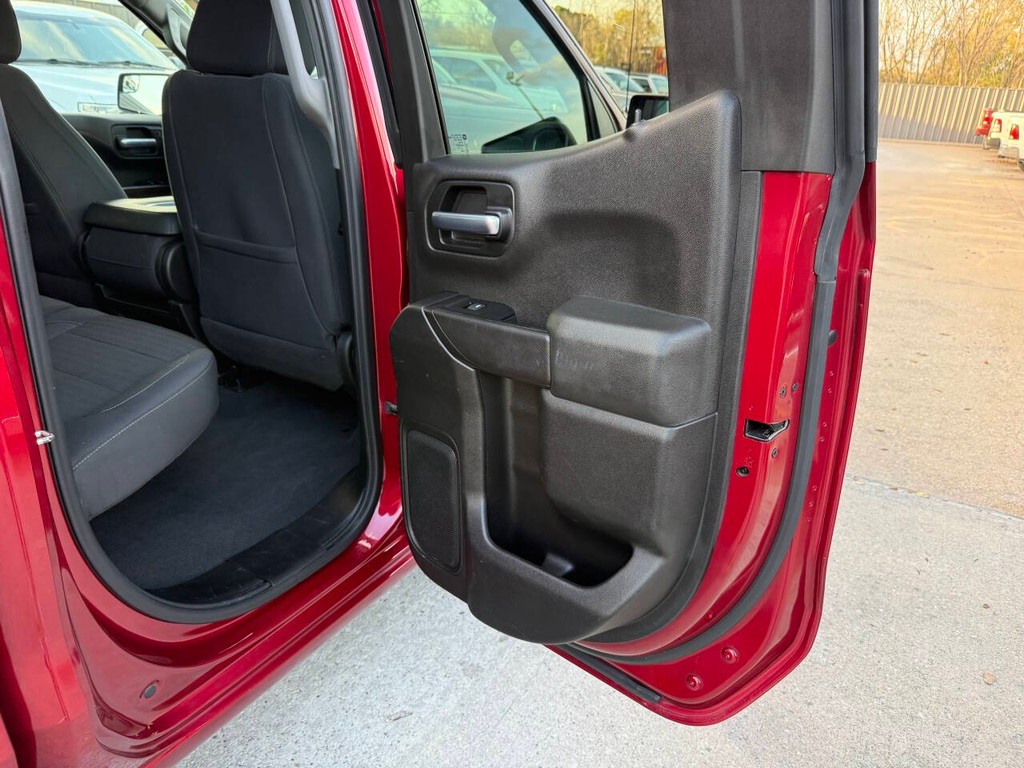 Chevrolet Silverado 1500 Vehicle Full-screen Gallery Image 16