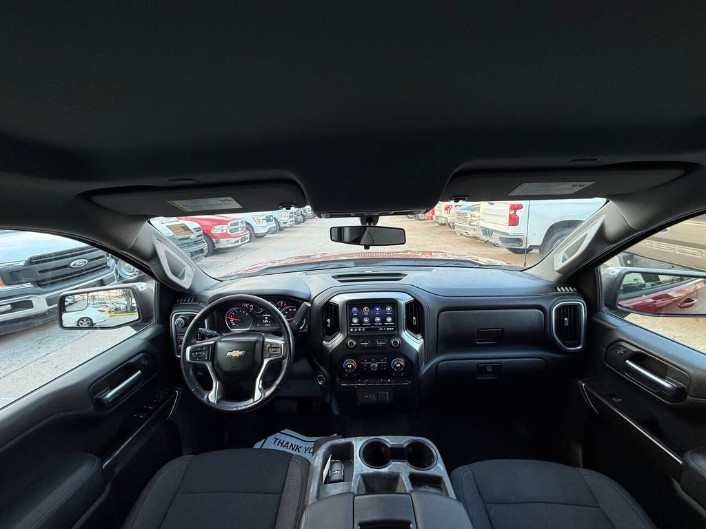 Chevrolet Silverado 1500 Vehicle Full-screen Gallery Image 18