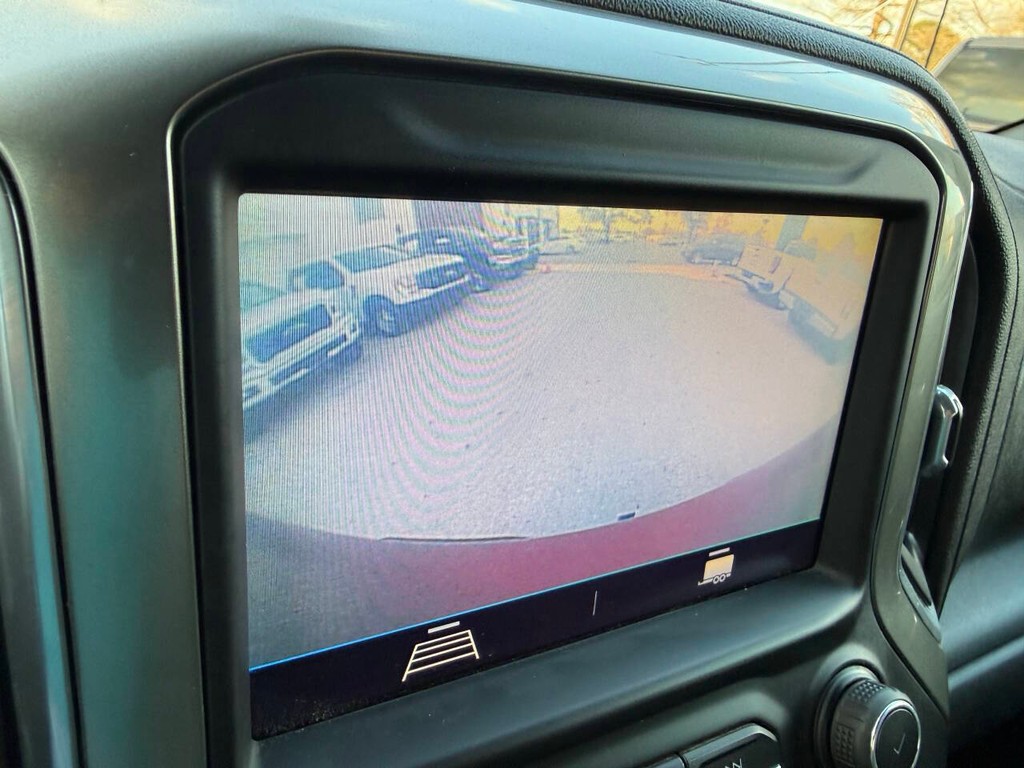 Chevrolet Silverado 1500 Vehicle Full-screen Gallery Image 26