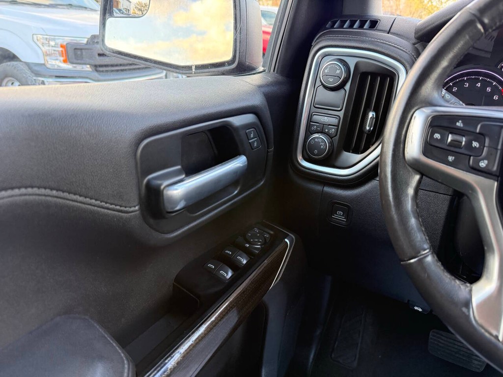 Chevrolet Silverado 1500 Vehicle Full-screen Gallery Image 30