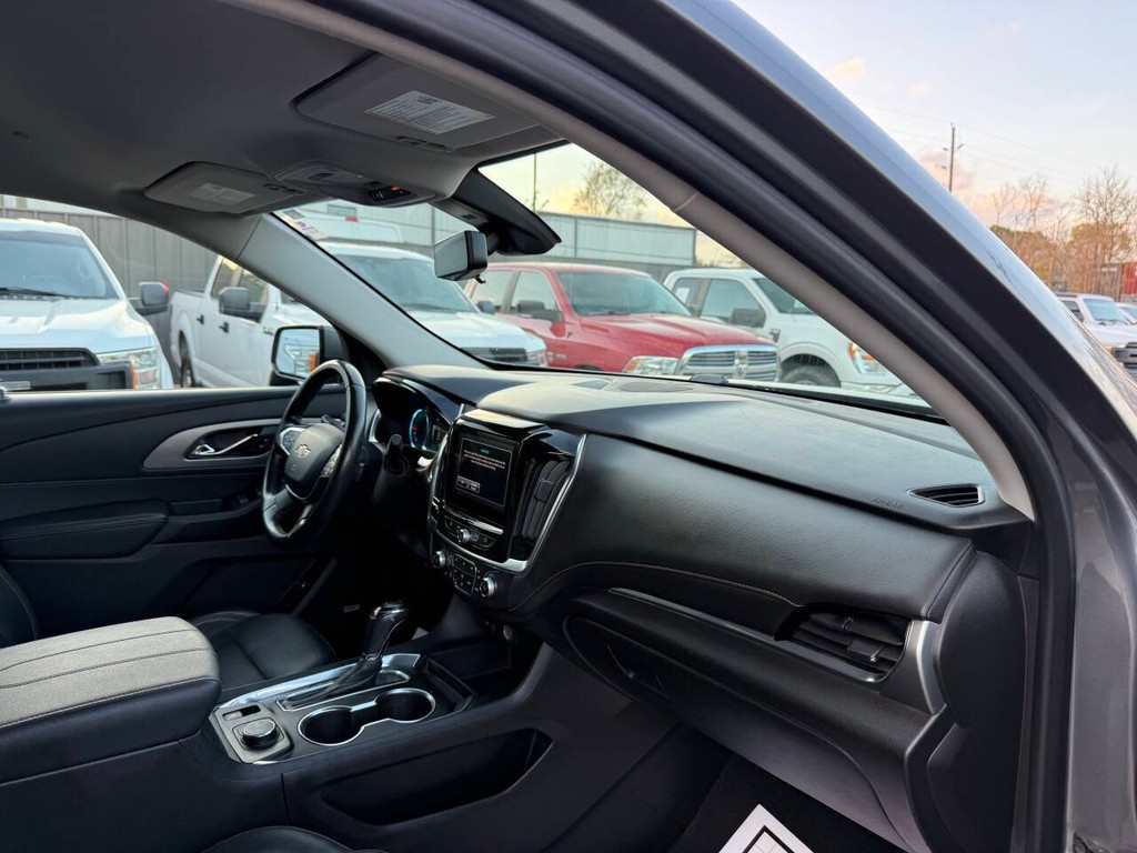 Chevrolet Traverse Vehicle Full-screen Gallery Image 09