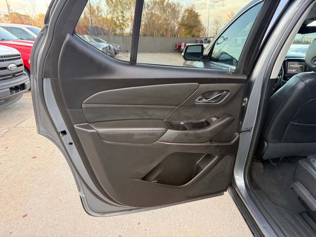 Chevrolet Traverse Vehicle Full-screen Gallery Image 15