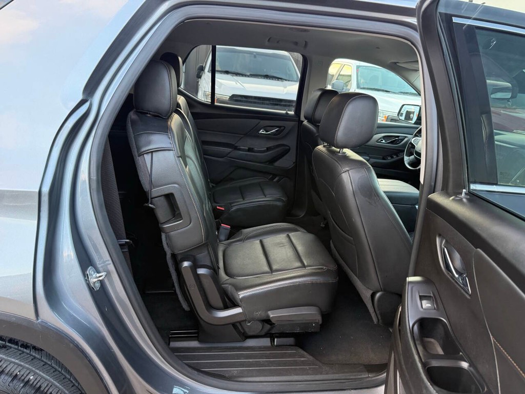 Chevrolet Traverse Vehicle Full-screen Gallery Image 16
