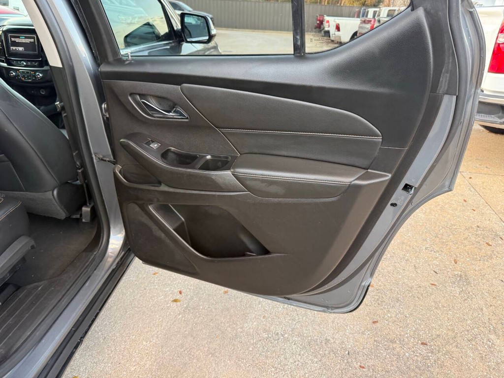 Chevrolet Traverse Vehicle Full-screen Gallery Image 18