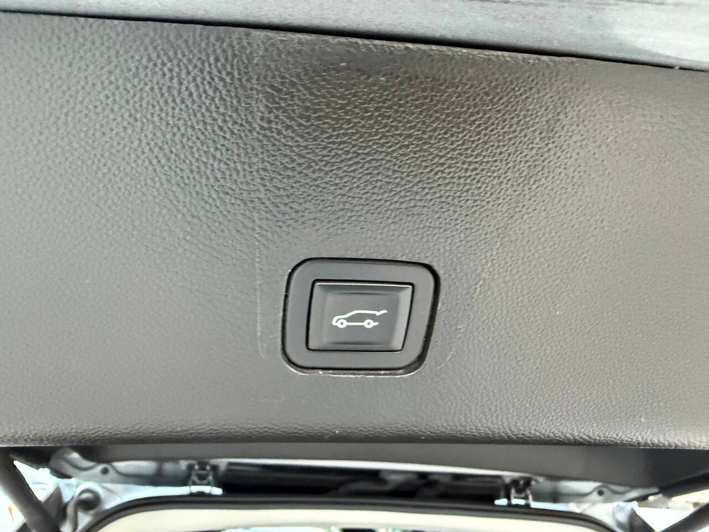 Chevrolet Traverse Vehicle Full-screen Gallery Image 39