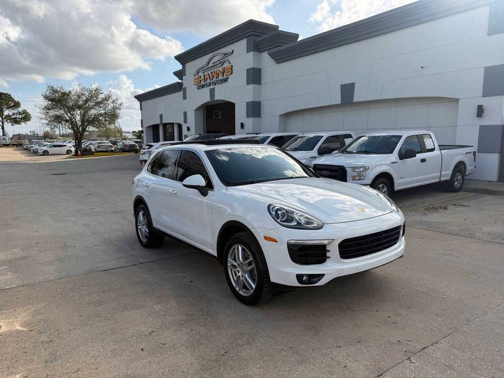 Porsche Cayenne Vehicle Full-screen Gallery Image 02