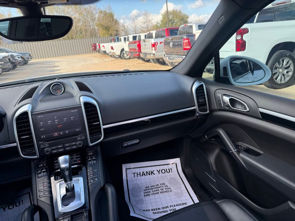 Porsche Cayenne Vehicle Full-screen Gallery Image 20