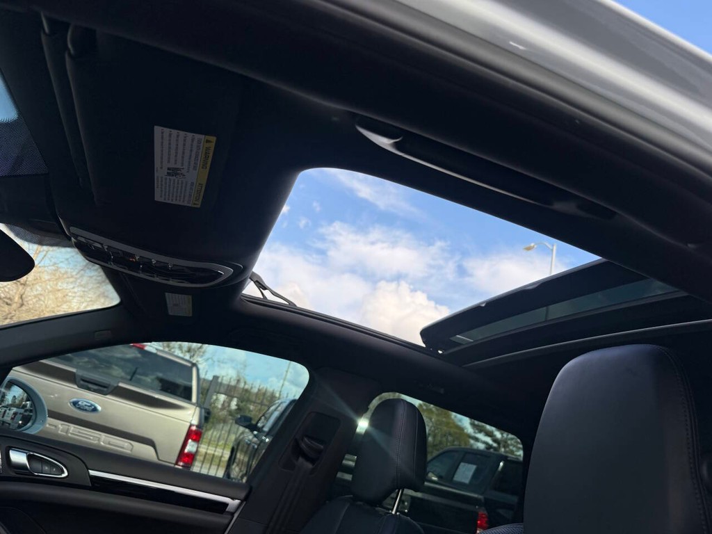 Porsche Cayenne Vehicle Full-screen Gallery Image 30