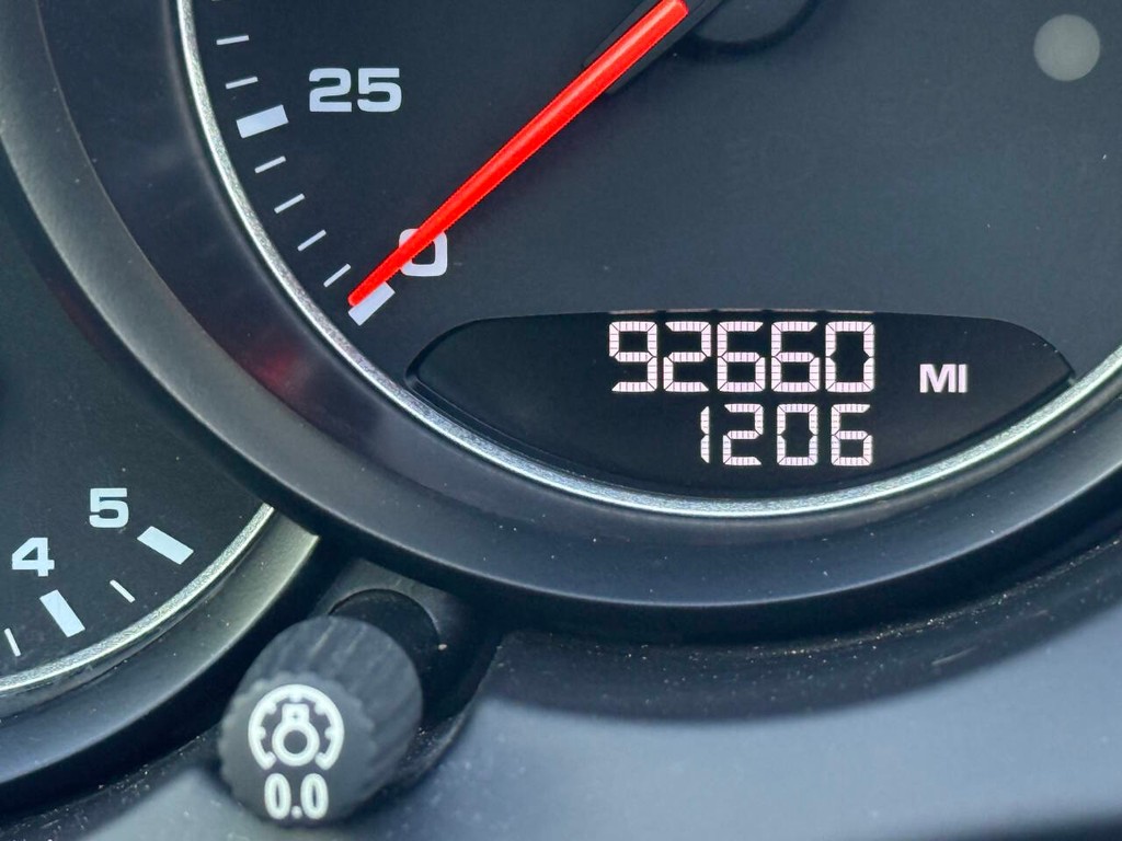 Porsche Cayenne Vehicle Full-screen Gallery Image 33