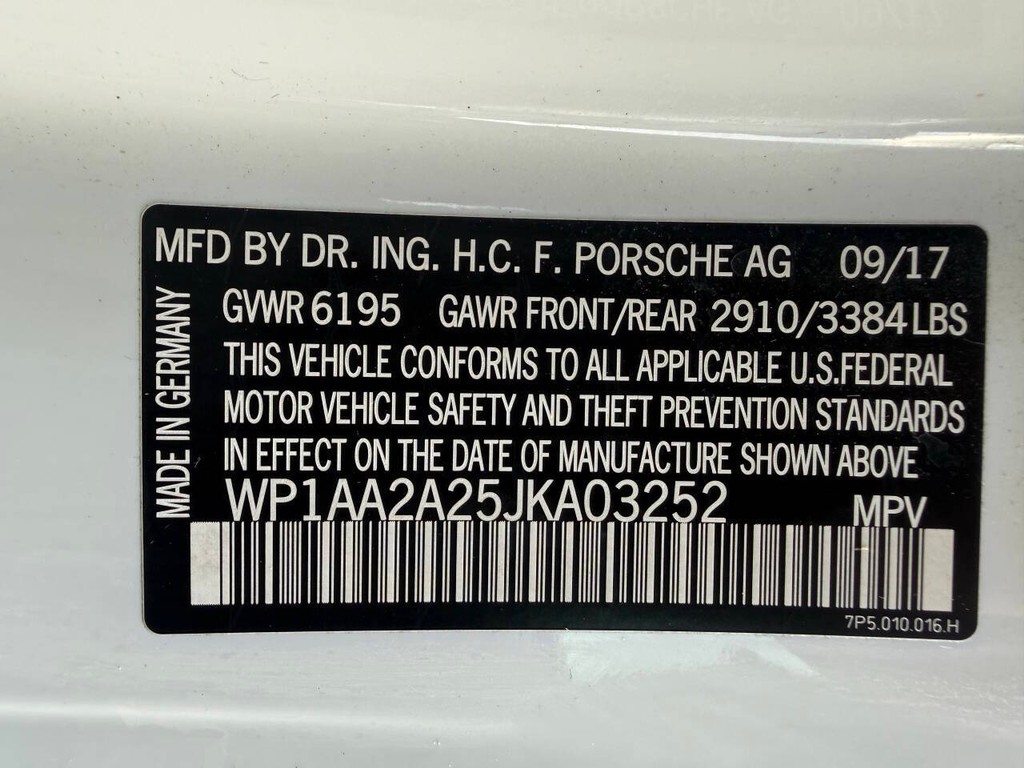 Porsche Cayenne Vehicle Full-screen Gallery Image 34