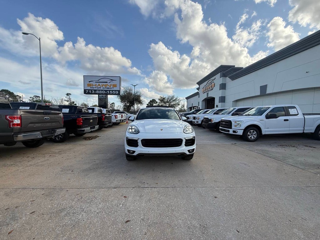 Porsche Cayenne Vehicle Full-screen Gallery Image 41