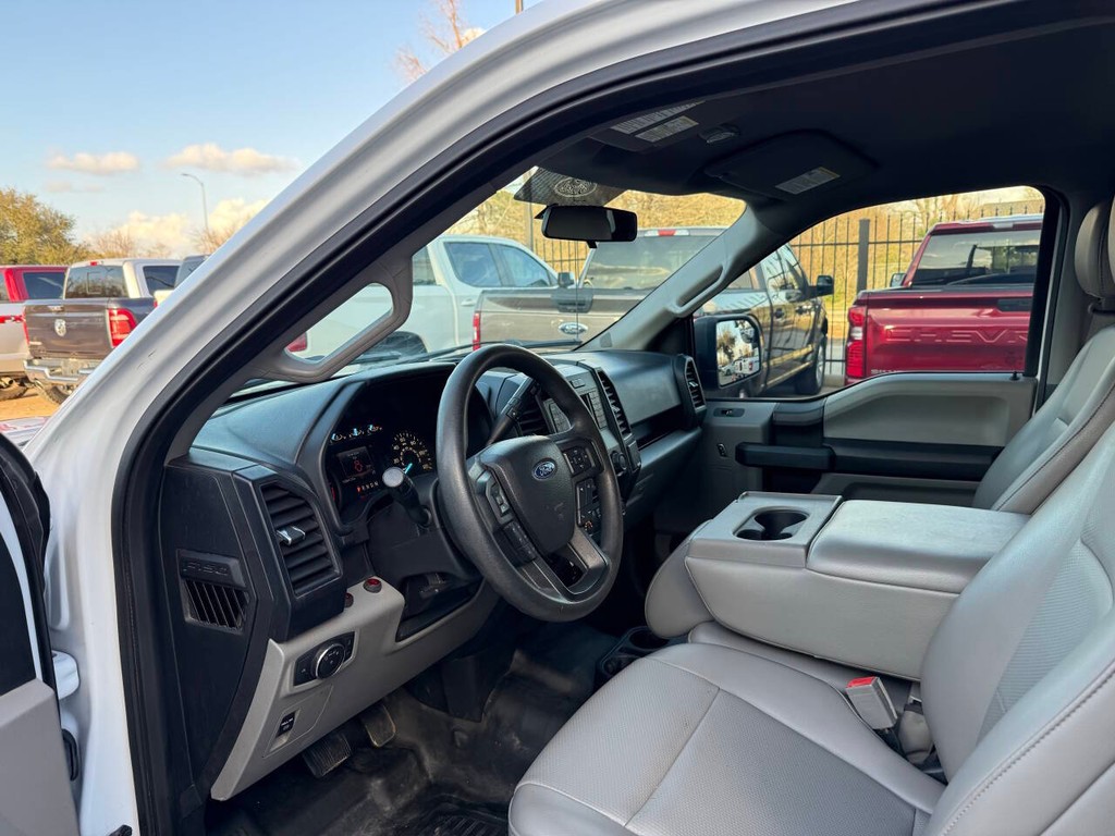 Ford F-150 Vehicle Full-screen Gallery Image 06