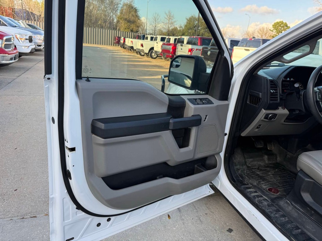 Ford F-150 Vehicle Full-screen Gallery Image 08