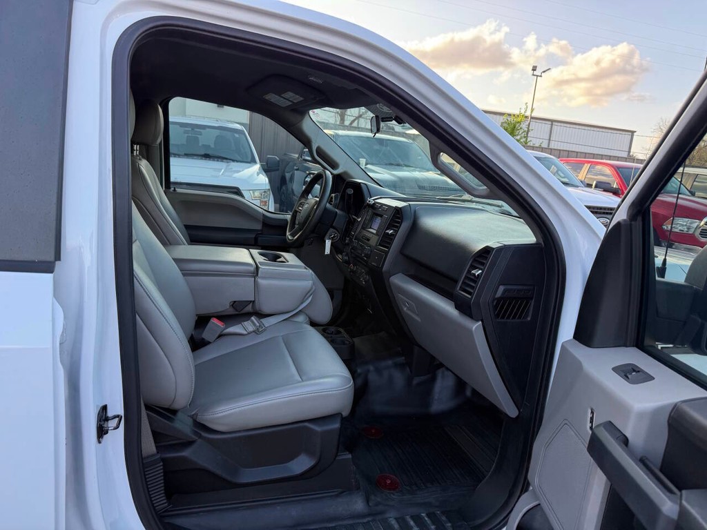 Ford F-150 Vehicle Full-screen Gallery Image 10