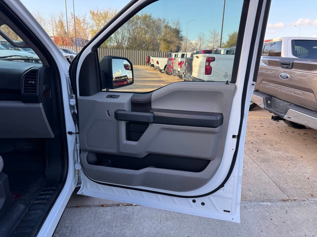 Ford F-150 Vehicle Full-screen Gallery Image 11