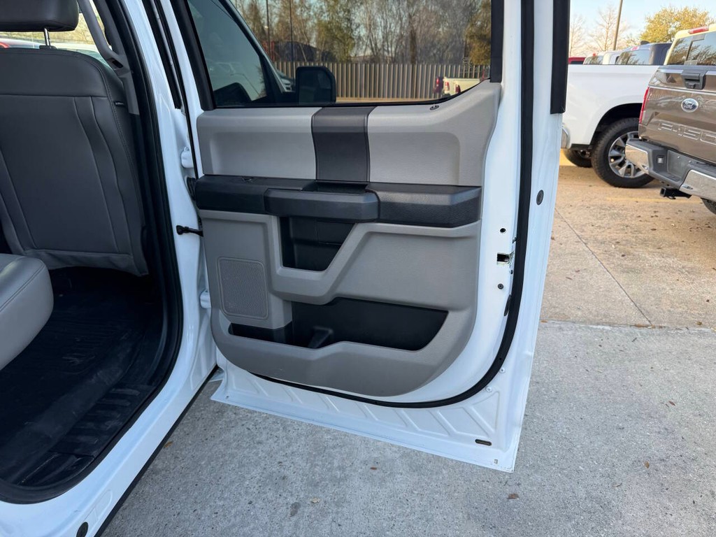 Ford F-150 Vehicle Full-screen Gallery Image 16