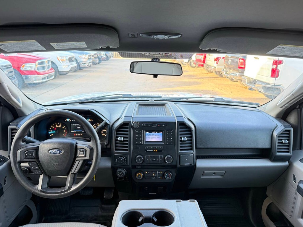 Ford F-150 Vehicle Full-screen Gallery Image 17