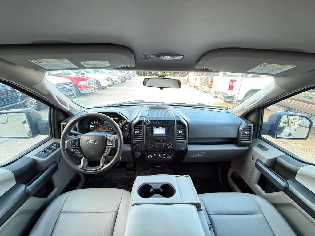 Ford F-150 Vehicle Full-screen Gallery Image 18