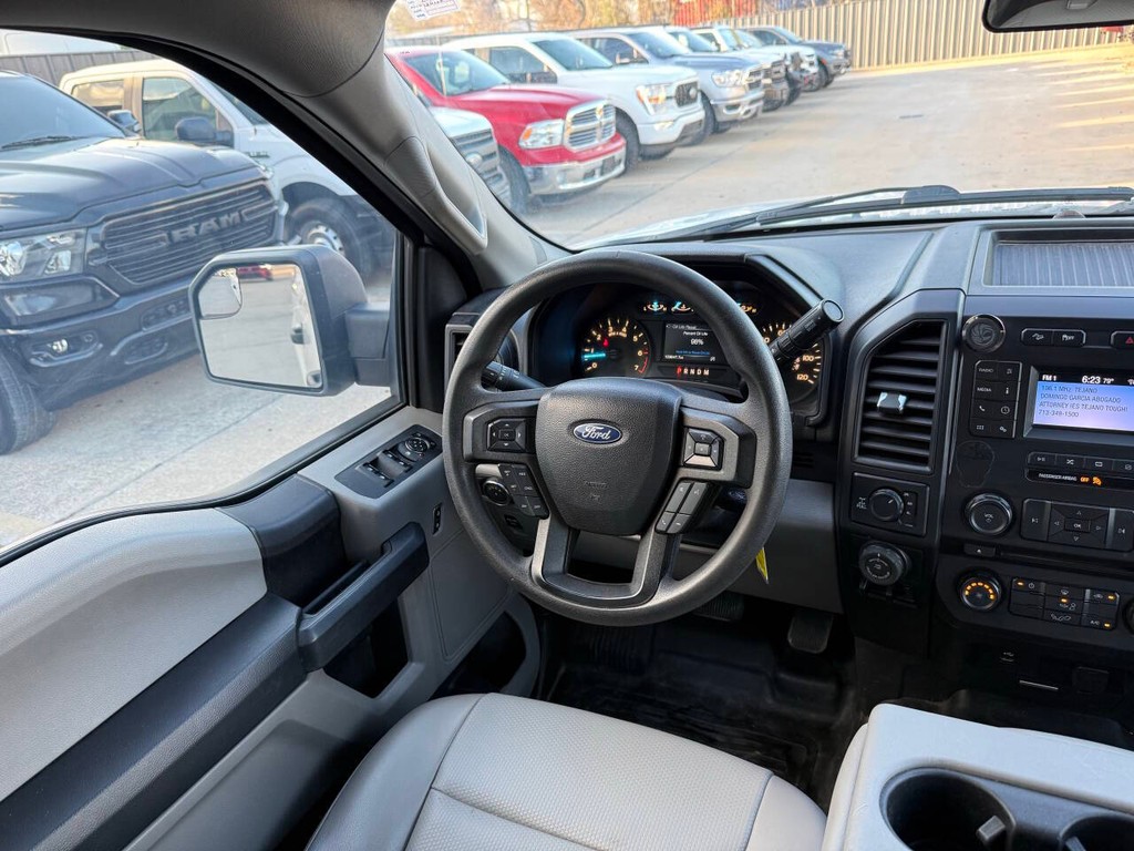 Ford F-150 Vehicle Full-screen Gallery Image 19