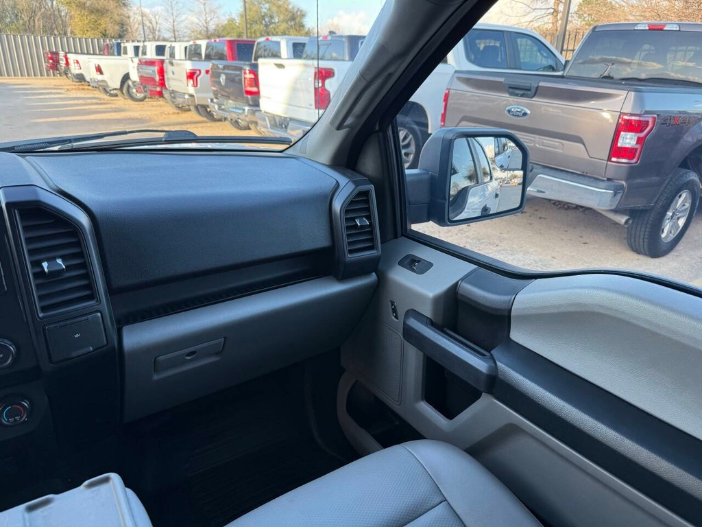 Ford F-150 Vehicle Full-screen Gallery Image 20