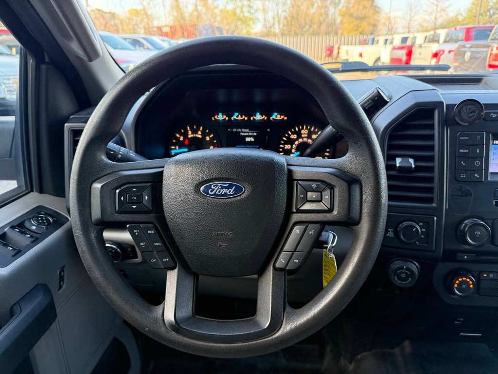 Ford F-150 Vehicle Full-screen Gallery Image 22