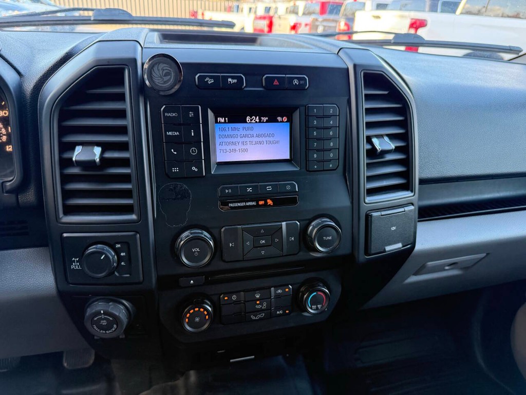 Ford F-150 Vehicle Full-screen Gallery Image 24