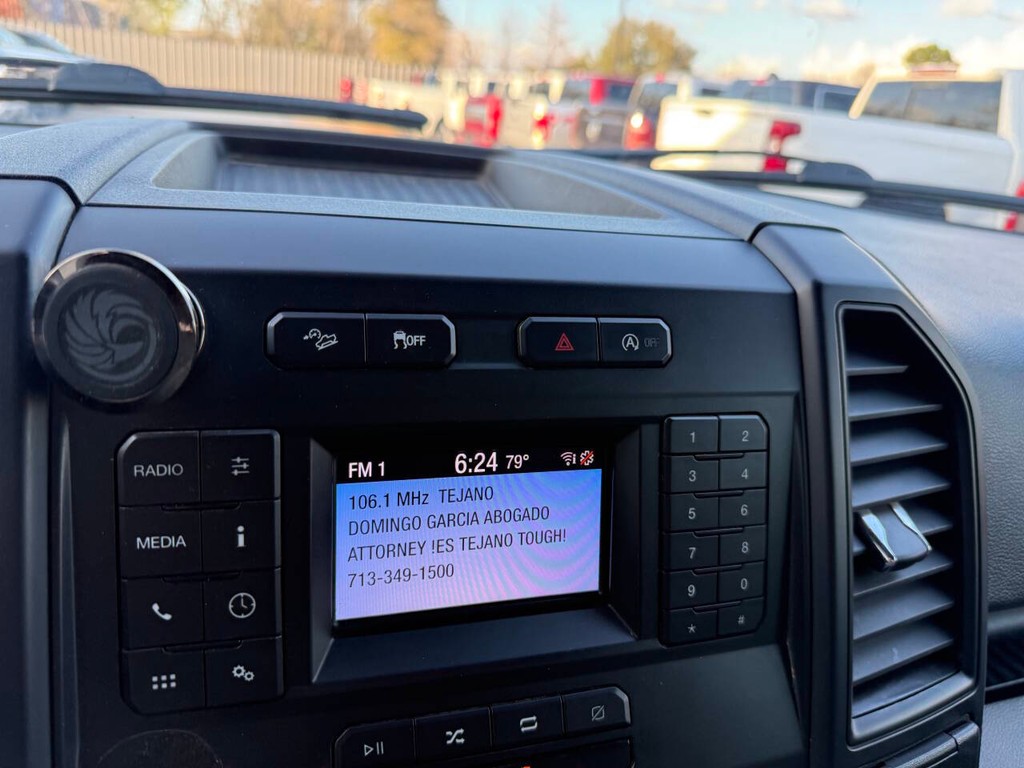 Ford F-150 Vehicle Full-screen Gallery Image 25