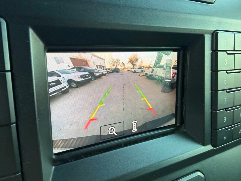 Ford F-150 Vehicle Full-screen Gallery Image 26